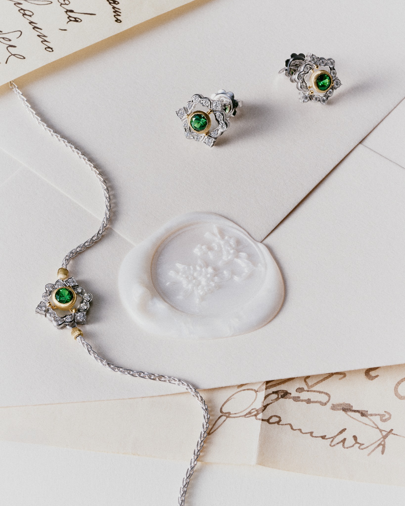 Fulfill the vision you’ve always dreamt about. 
The Ghirlanda Color collection was meticulously crafted to add the final note of radiance at your brightest day. 

#Buccellati
